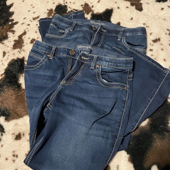 Women’s wrangle ultimate riding jeans - Picture 2 of 2